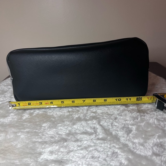 Kenneth Cole Reaction Tote - Picture 10 of 10